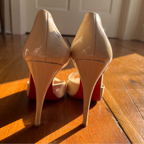 Sexy Christian Louboutin peeptoe cream patent leather heels - Picture 6 of 9